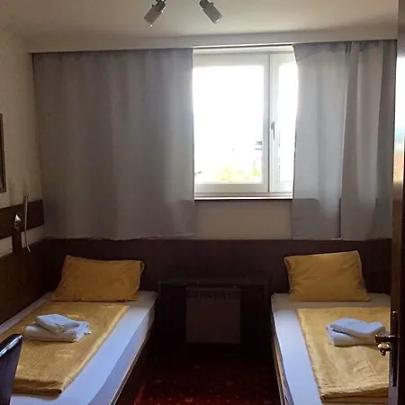 Desiree - Garni - Adults Only 3*
