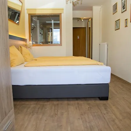 Desiree - Garni - Adults Only