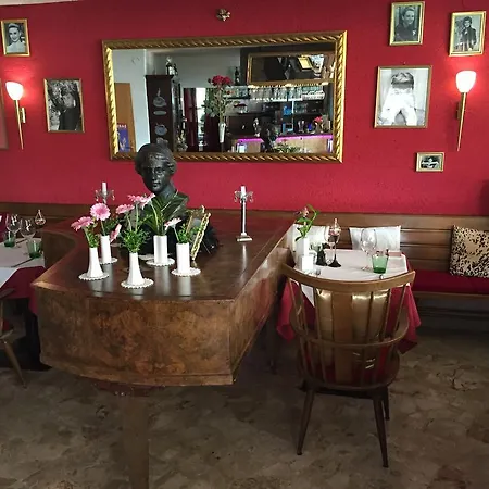 فندق ديزريه - غارني - للبالغين فقط 3*